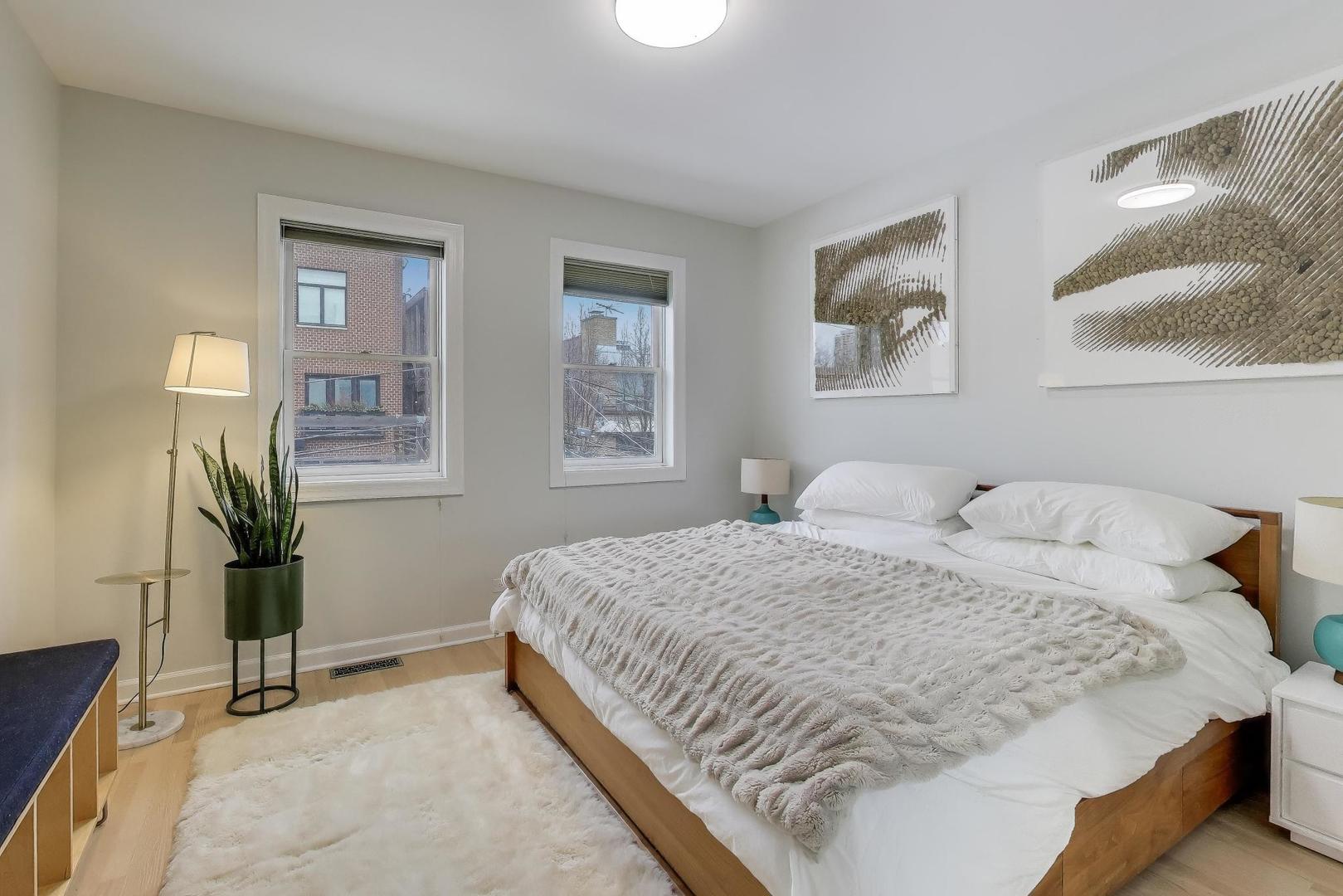 1725 N MOHAWK Street Unit: 2S