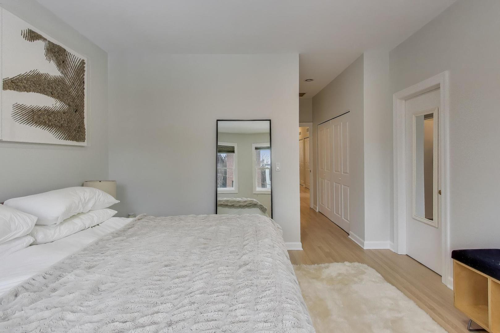 1725 N MOHAWK Street Unit: 2S