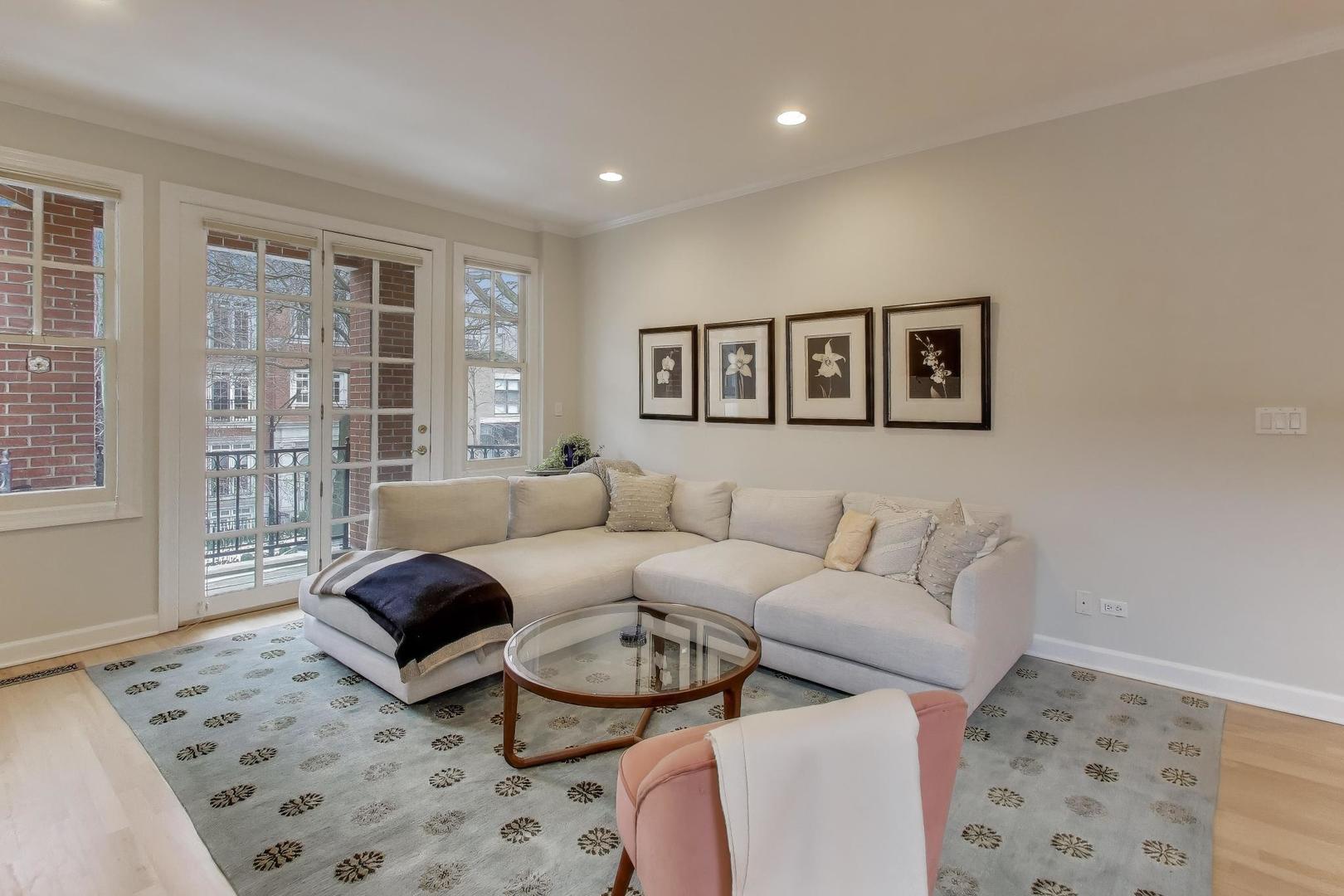 1725 N MOHAWK Street Unit: 2S