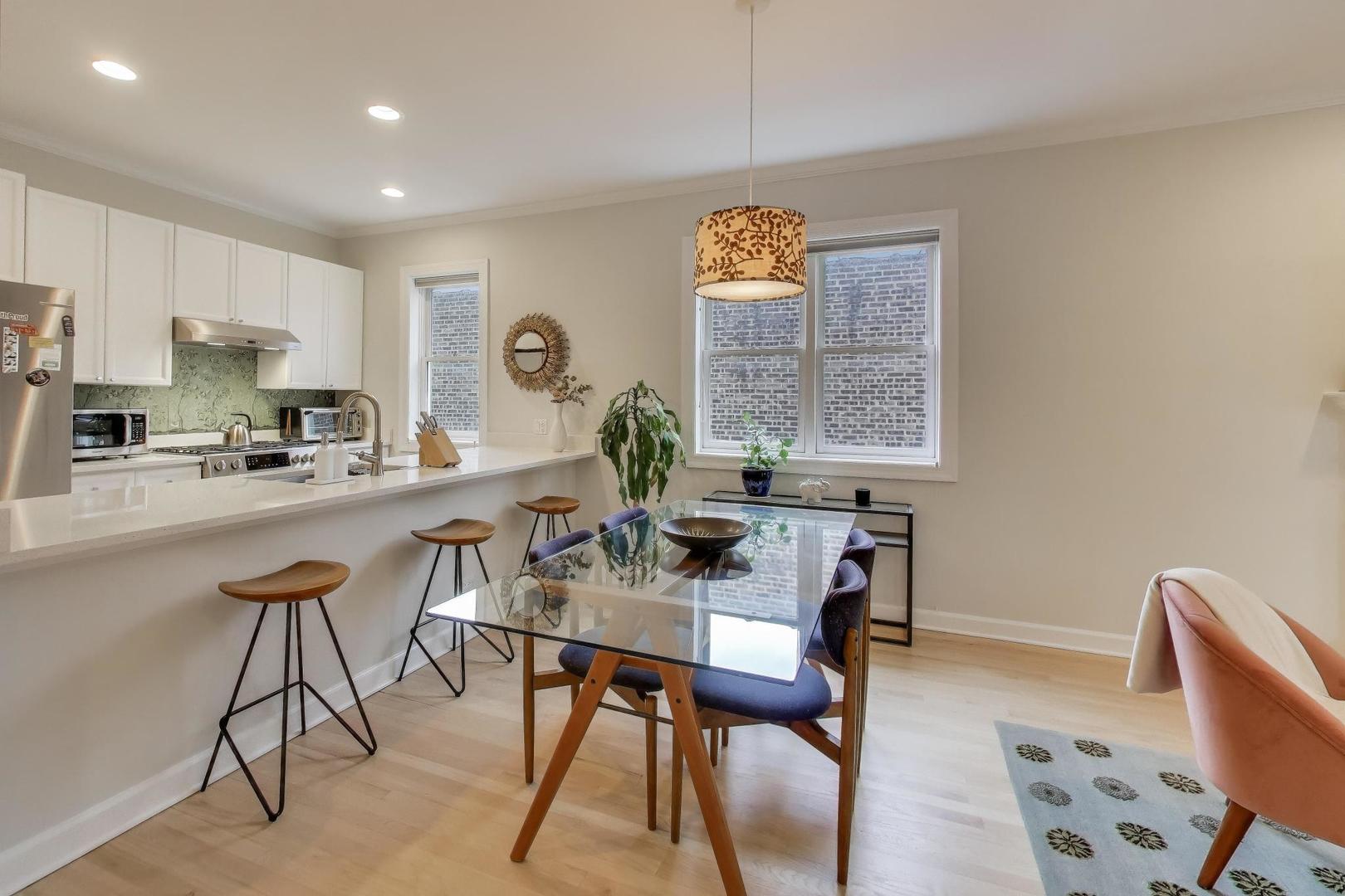 1725 N MOHAWK Street Unit: 2S