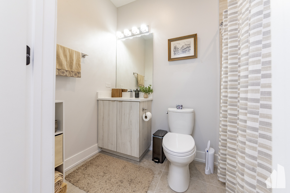 2317 N Clark Street Unit: 408