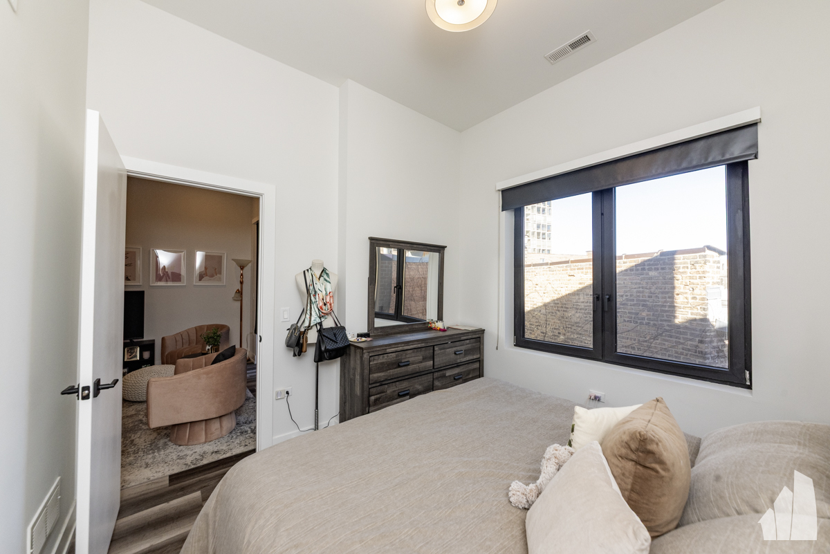 2317 N Clark Street Unit: 408