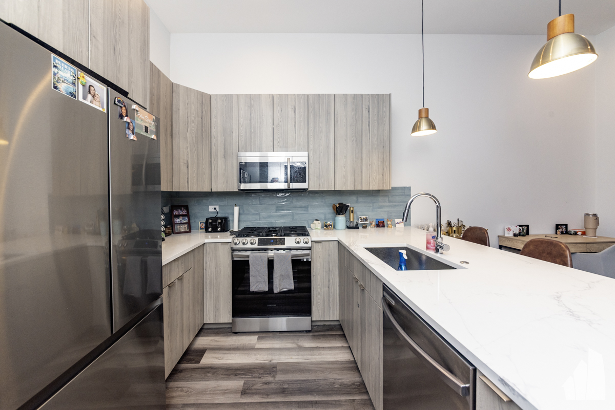 2317 N Clark Street Unit: 408