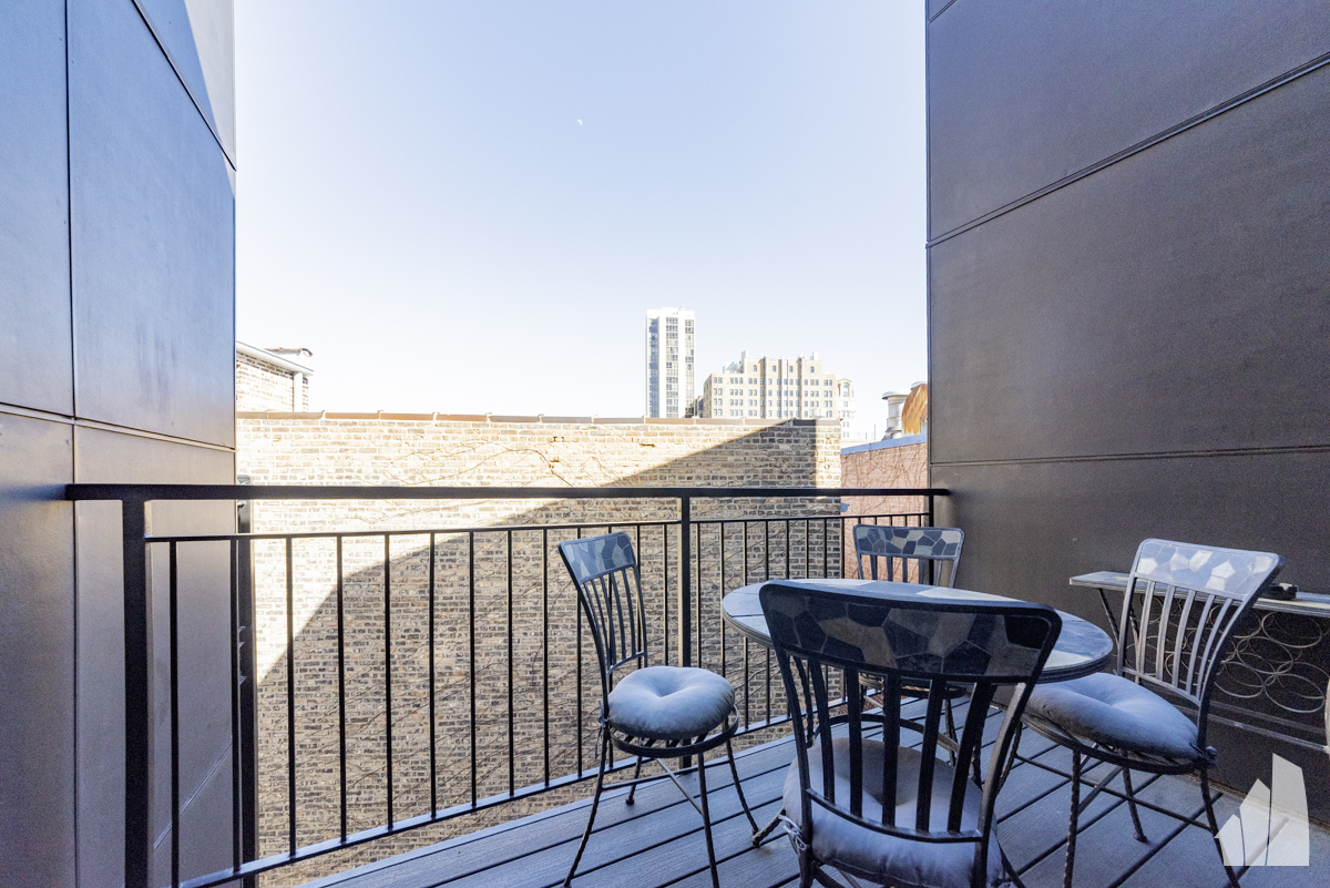 2317 N Clark Street Unit: 408