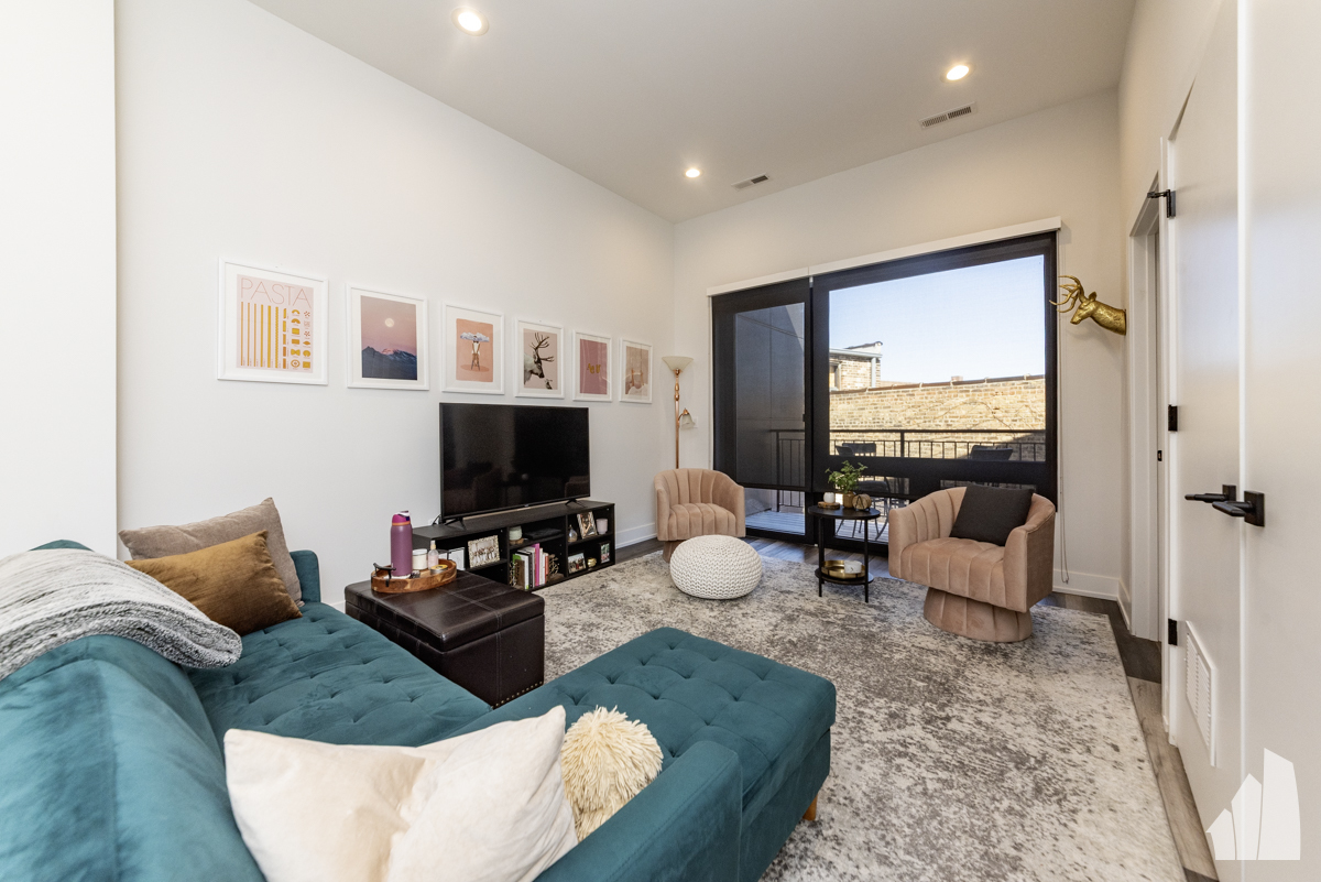2317 N Clark Street Unit: 408