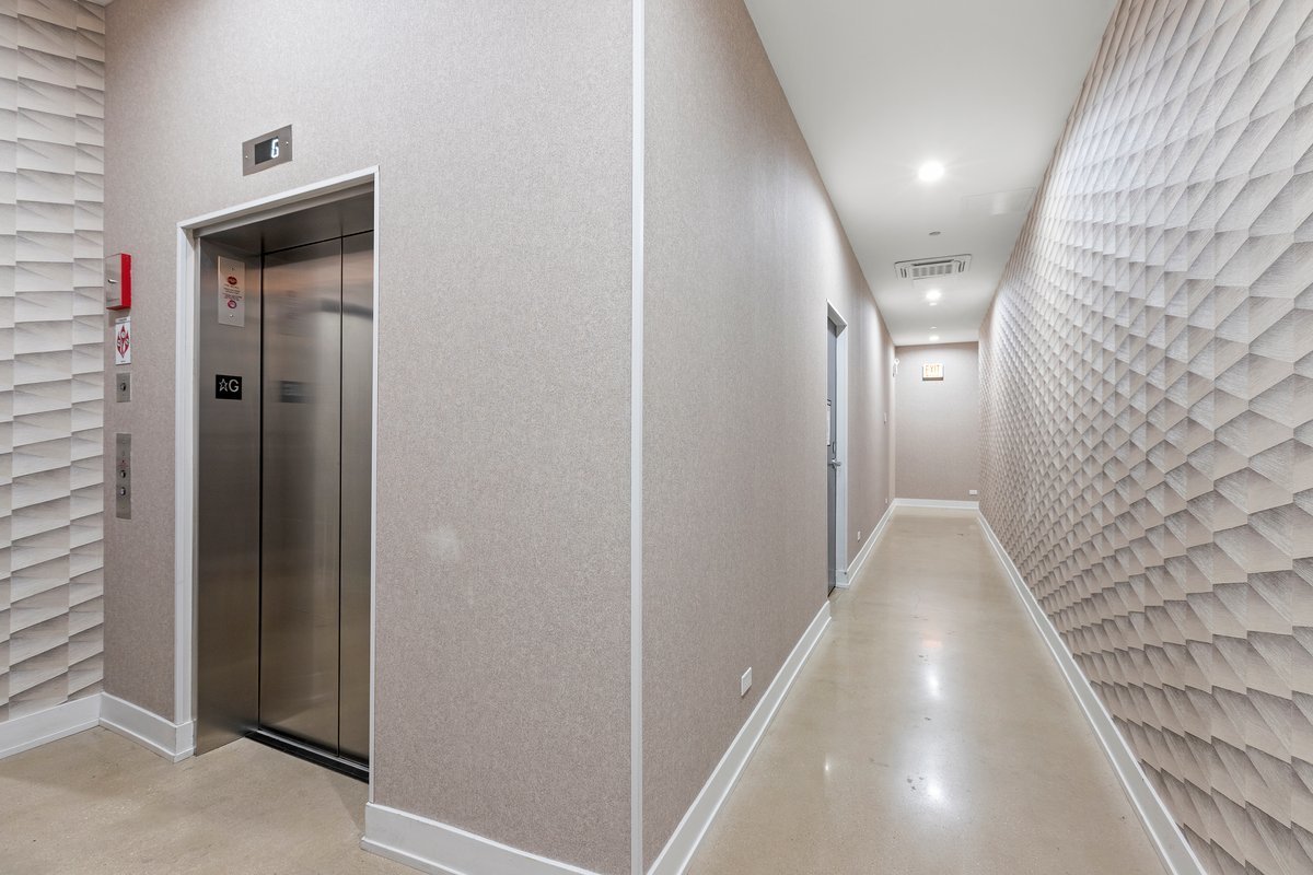 2317 N Clark Street Unit: 408