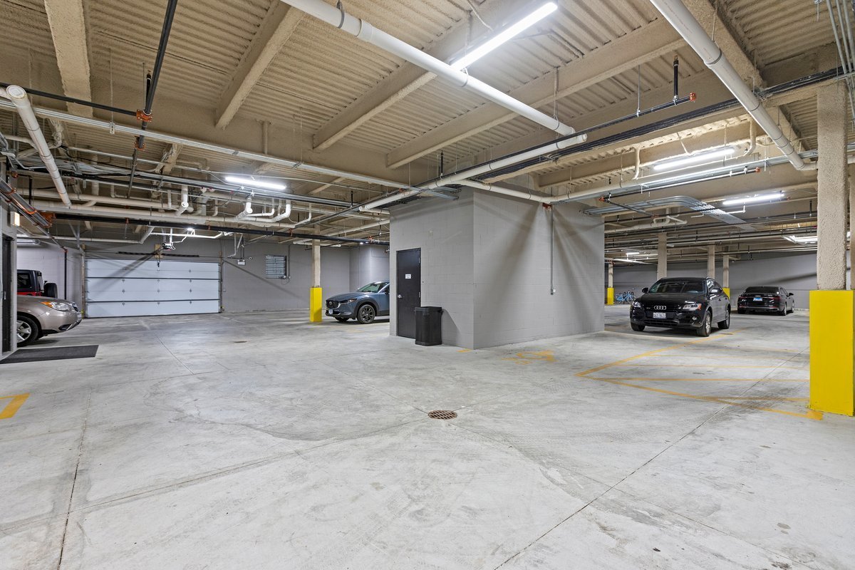 2317 N Clark Street Unit: 408
