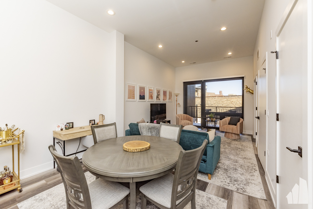 2317 N Clark Street Unit: 408