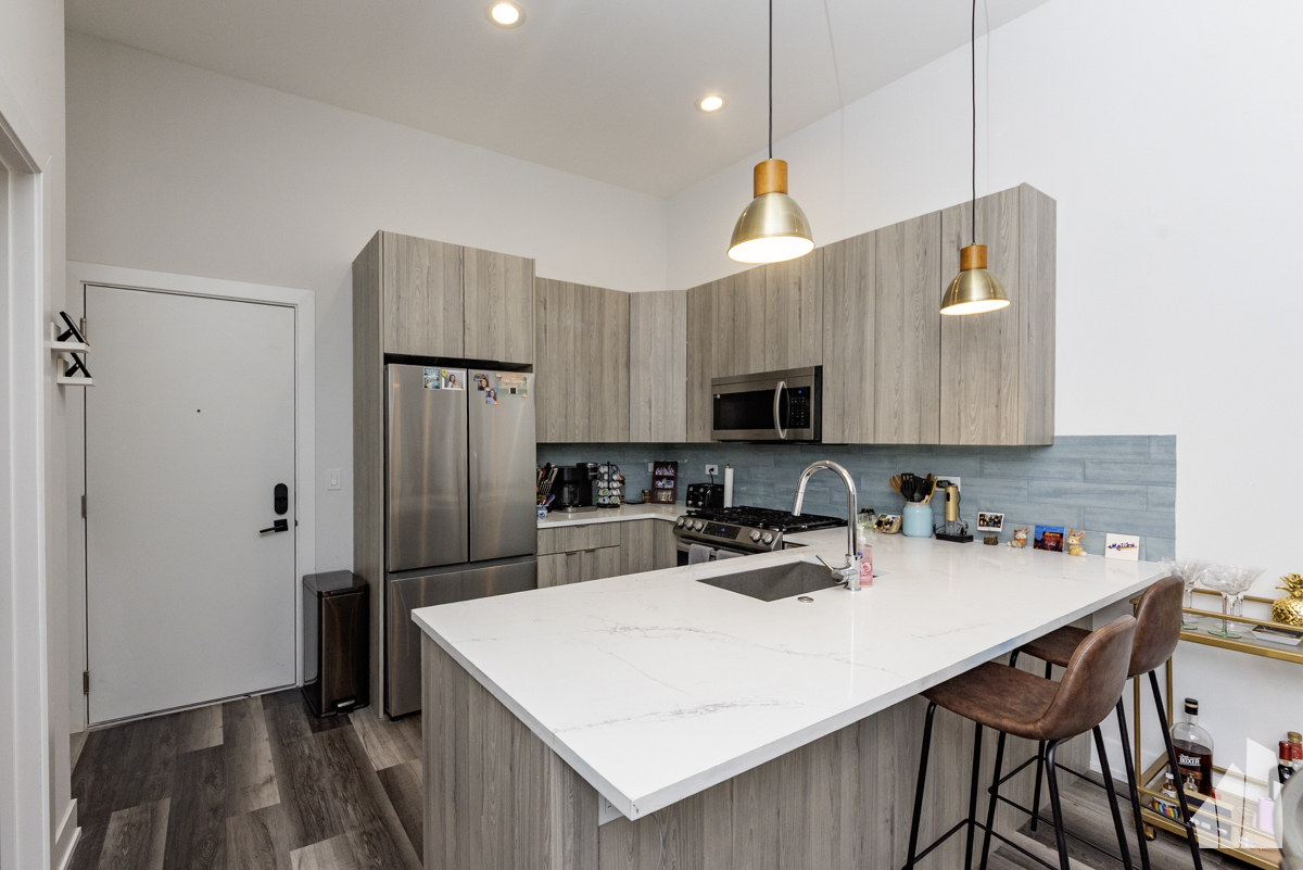 2317 N Clark Street Unit: 408