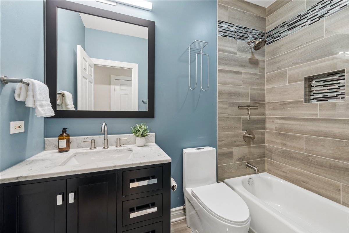 2838 N Damen Avenue Unit: 1