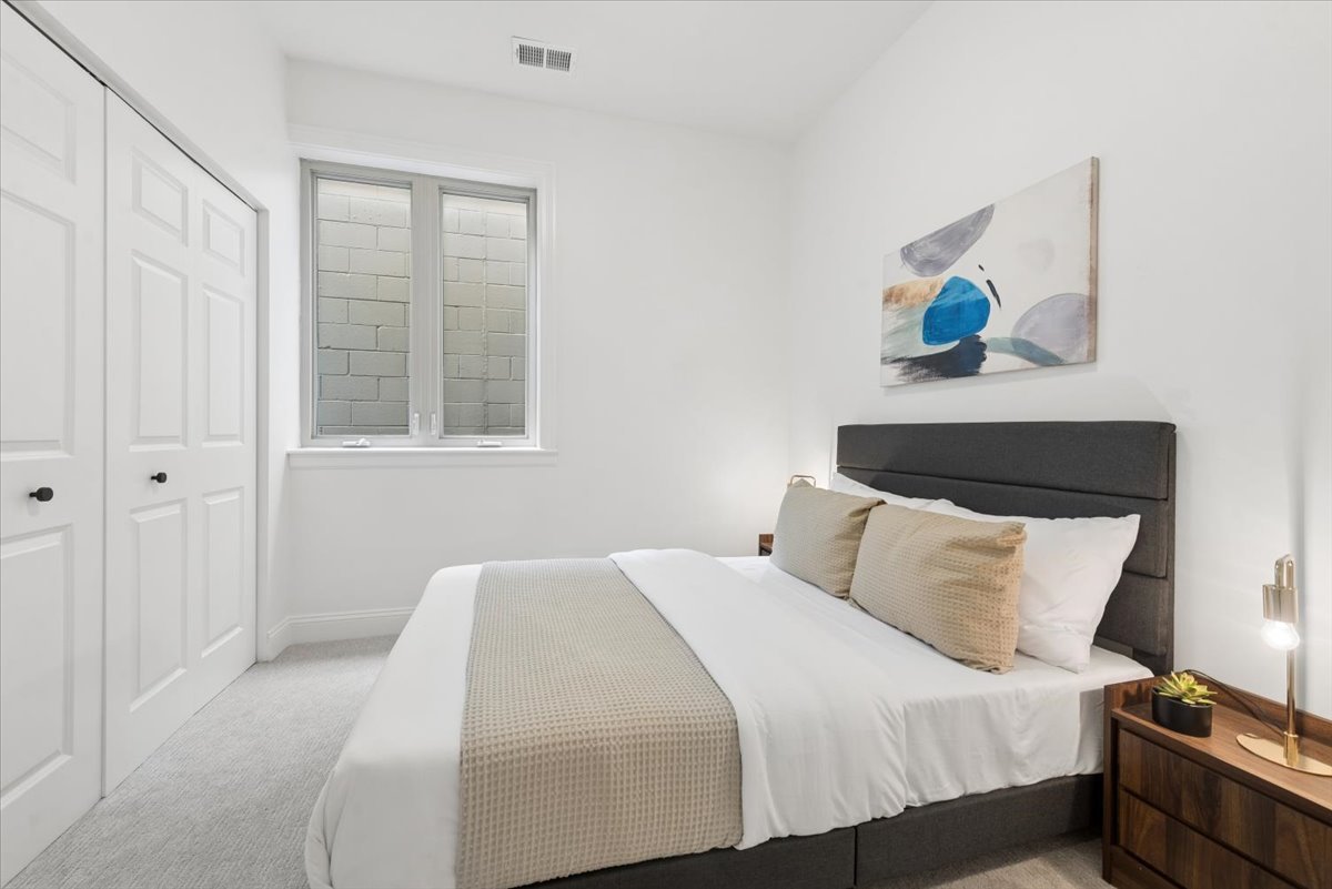 1019 N Winchester Avenue Unit: 3