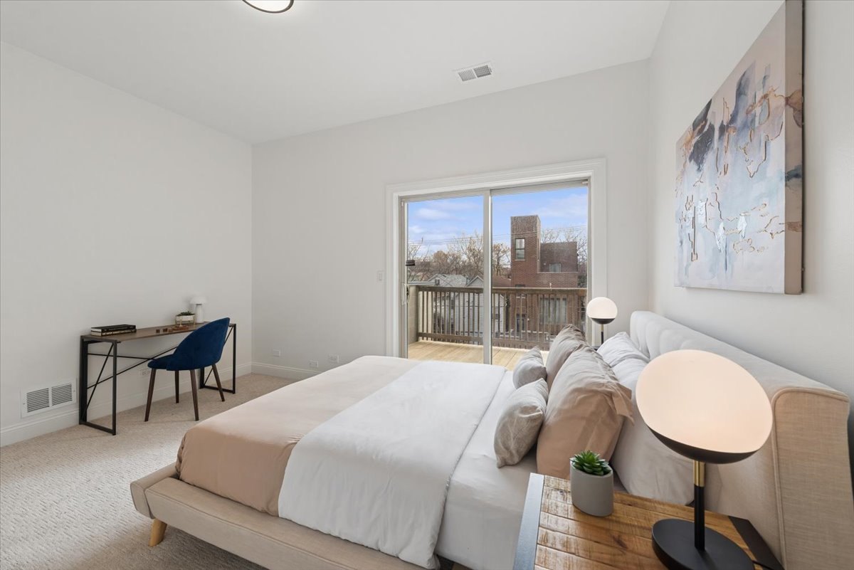 1019 N Winchester Avenue Unit: 3