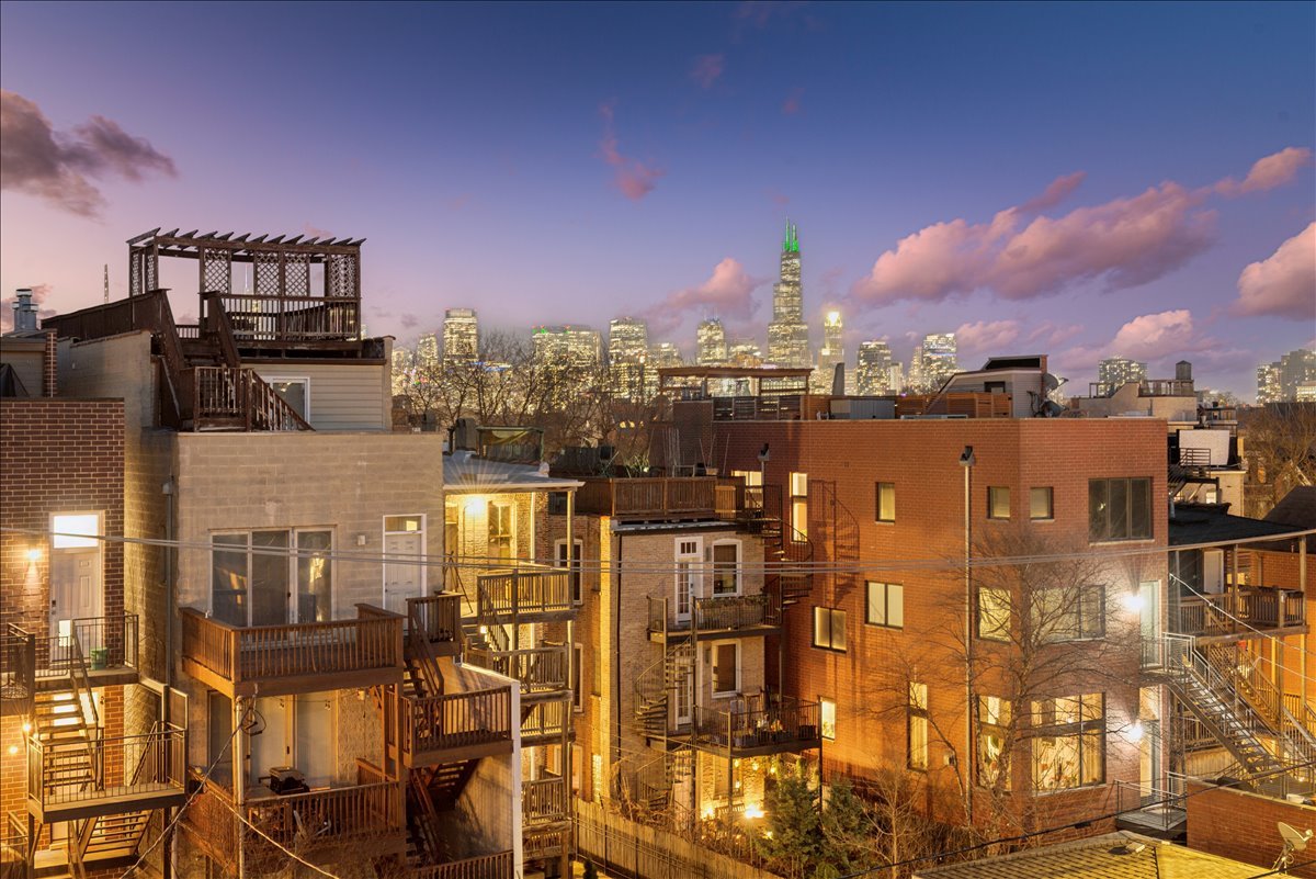 1019 N Winchester Avenue Unit: 3