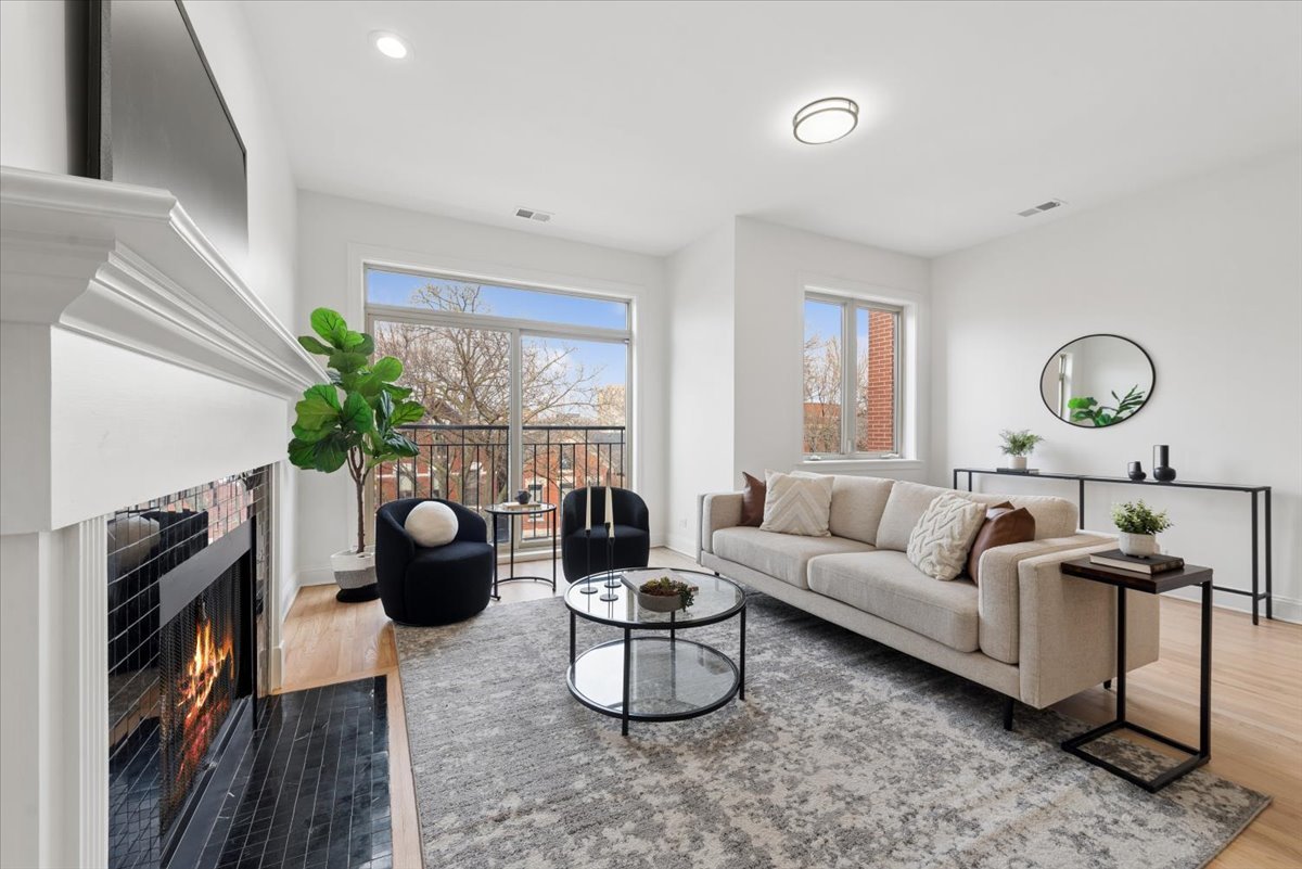 1019 N Winchester Avenue Unit: 3