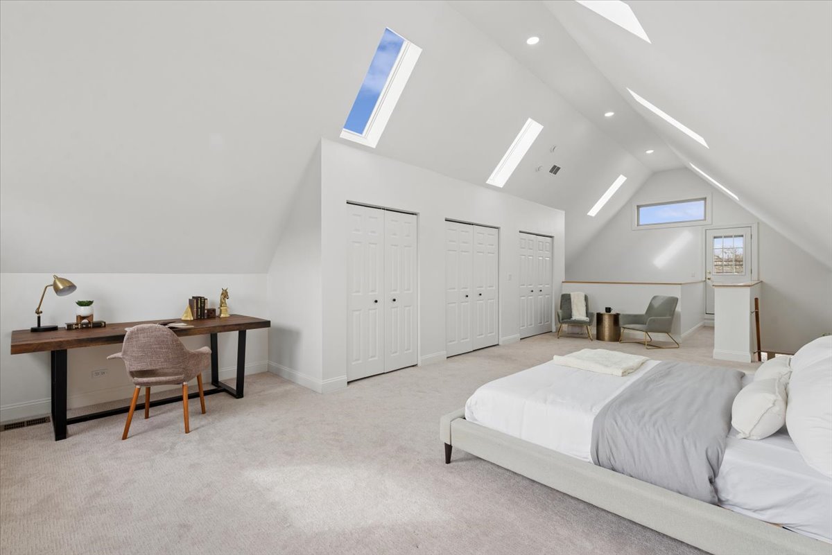 1019 N Winchester Avenue Unit: 3