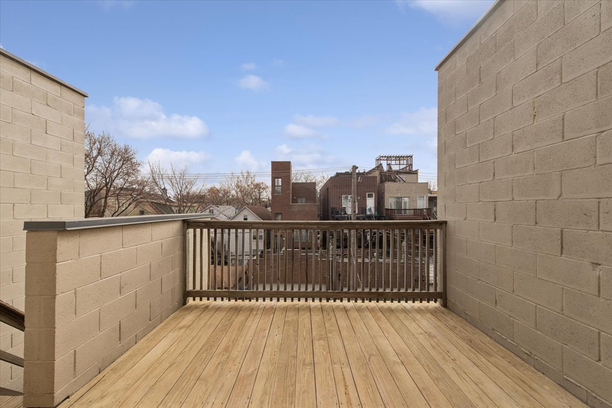 1019 N Winchester Avenue Unit: 3
