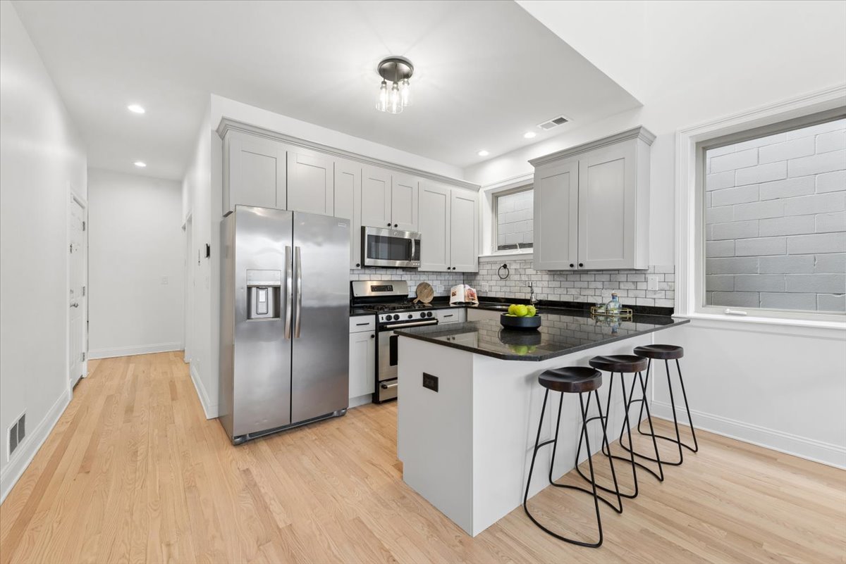 1019 N Winchester Avenue Unit: 3