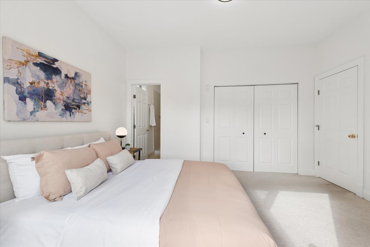 1019 N Winchester Avenue Unit: 3