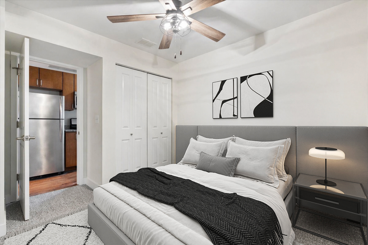 1525 W Barry Avenue Unit: 1F