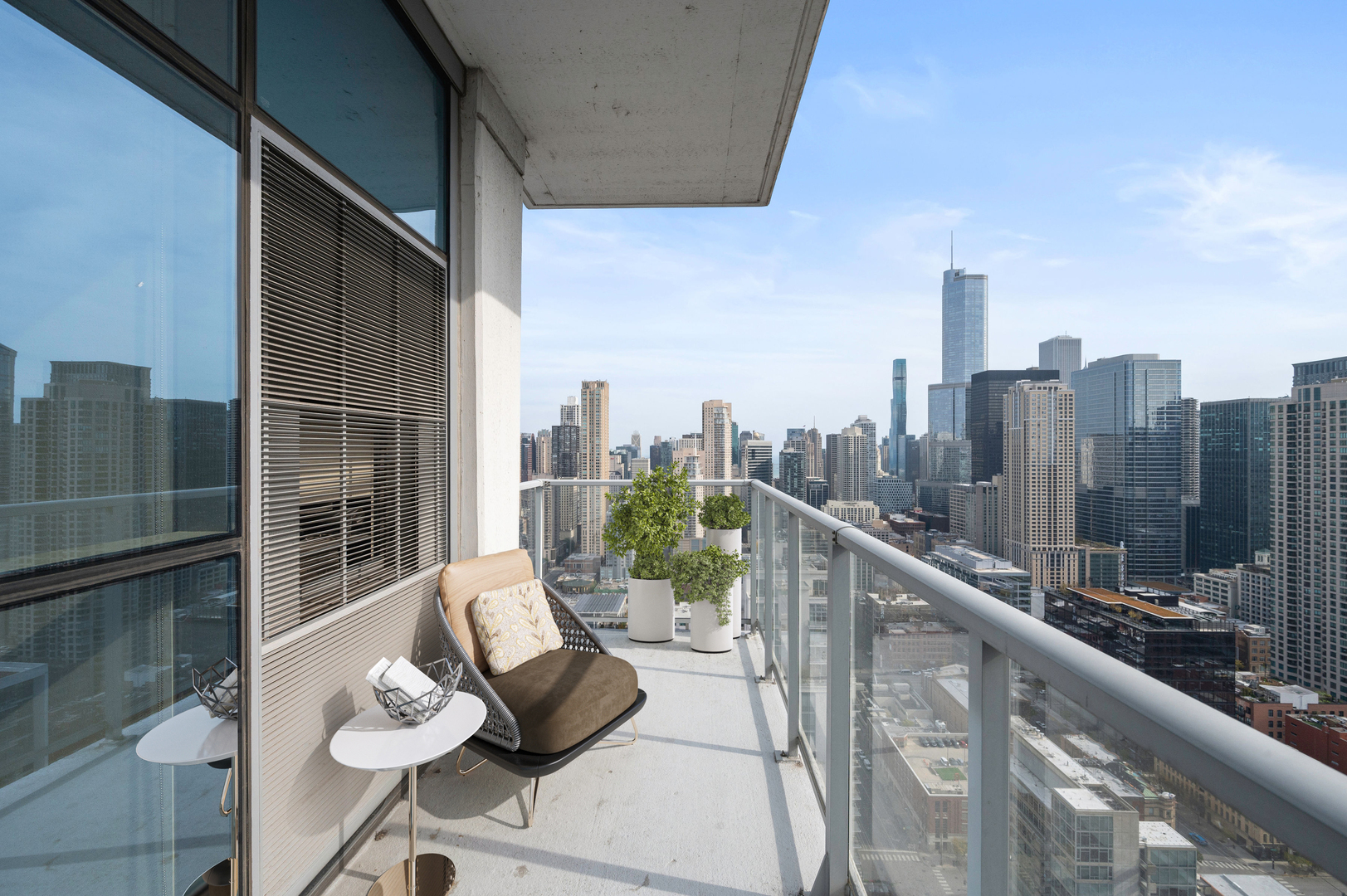 303 W OHIO Street Unit: 3703