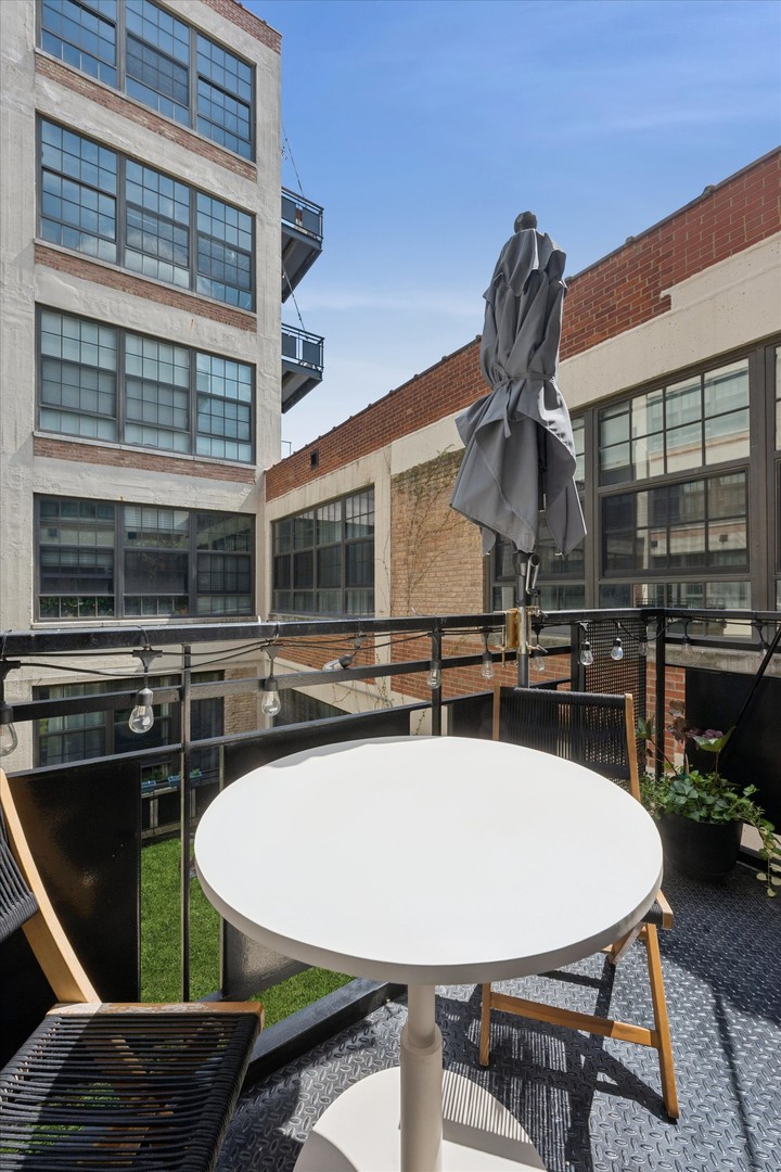 3963 W Belmont Avenue Unit: 316