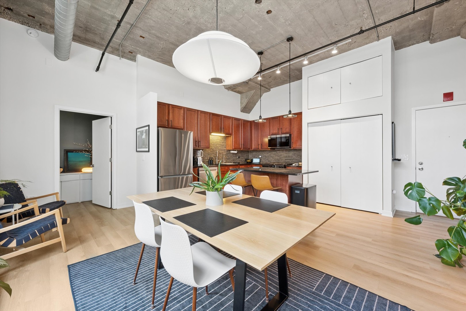 3963 W Belmont Avenue Unit: 316