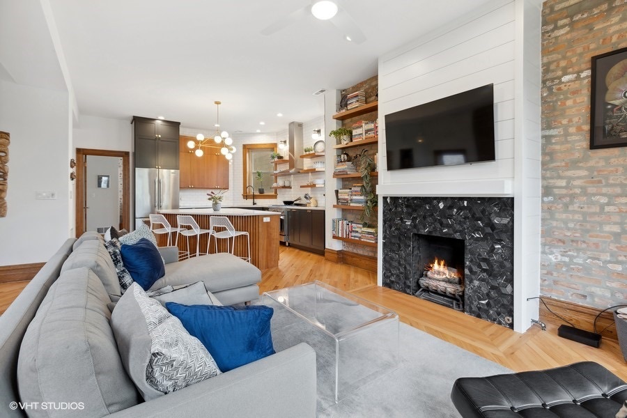 832 N Paulina Street Unit: 3