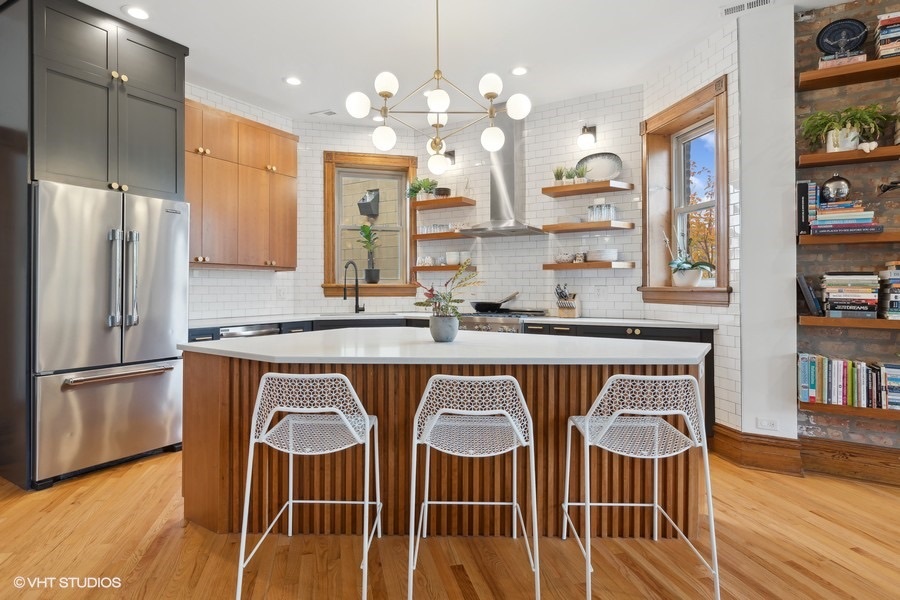 832 N Paulina Street Unit: 3