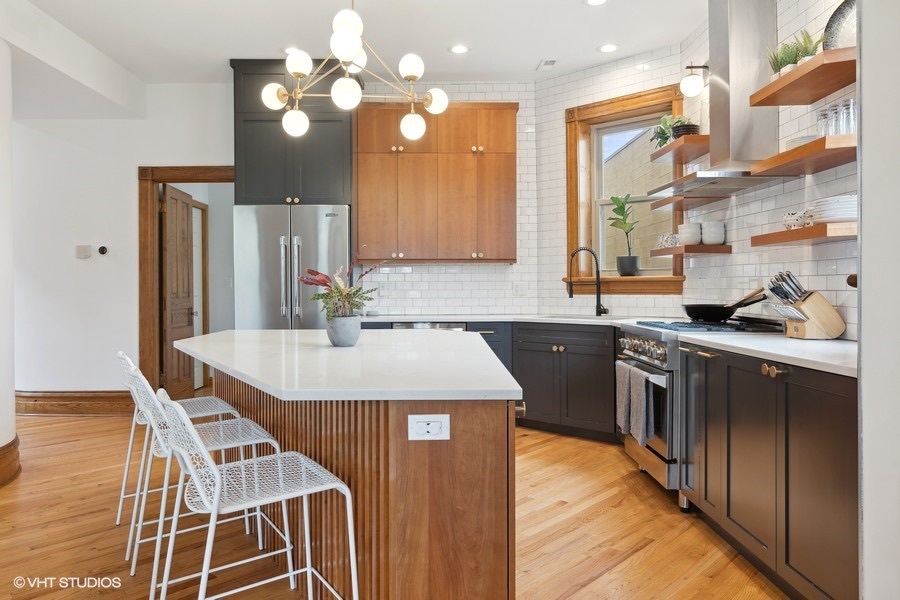 832 N Paulina Street Unit: 3