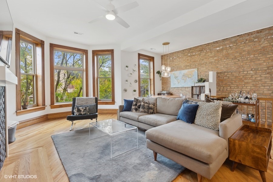 832 N Paulina Street Unit: 3