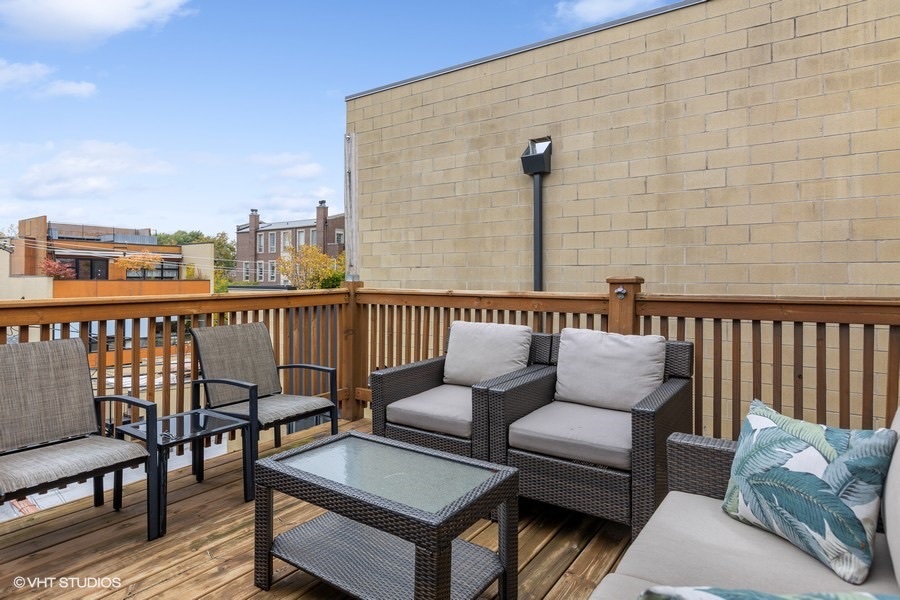 832 N Paulina Street Unit: 3