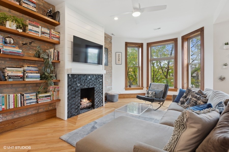 832 N Paulina Street Unit: 3