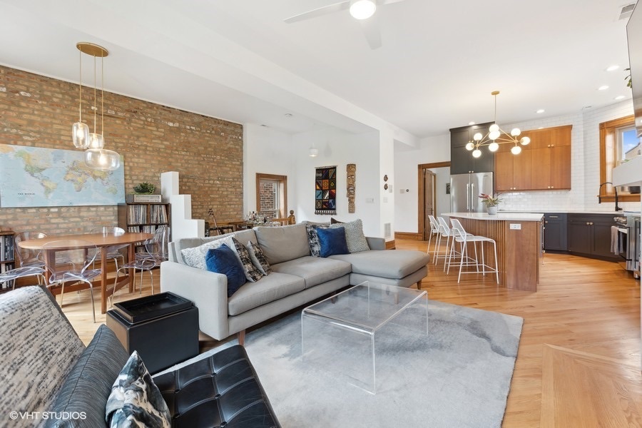832 N Paulina Street Unit: 3