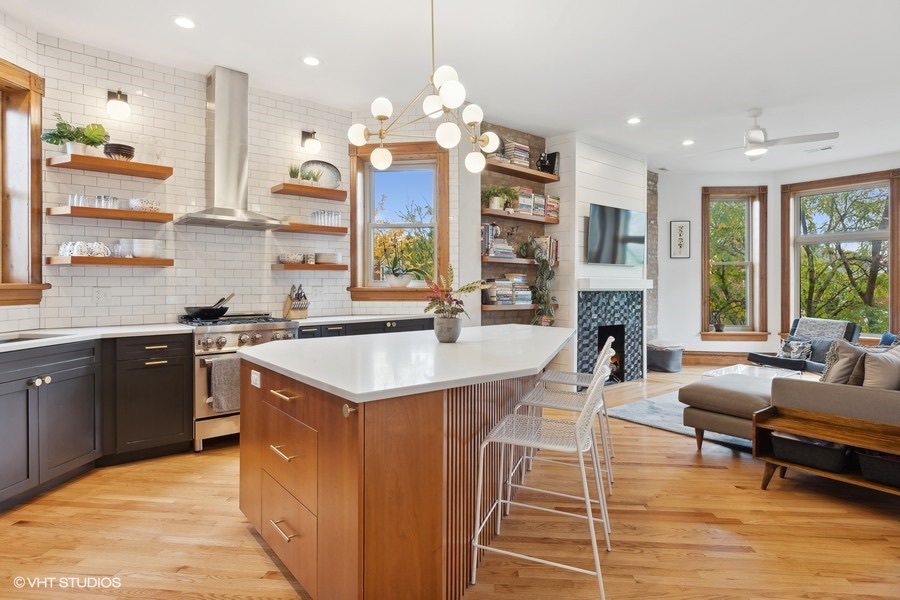 832 N Paulina Street Unit: 3