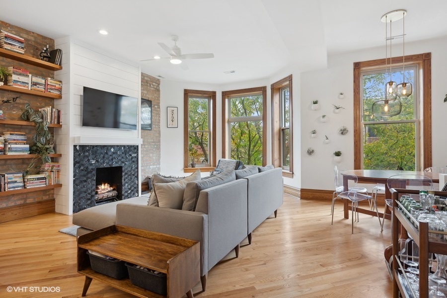 832 N Paulina Street Unit: 3
