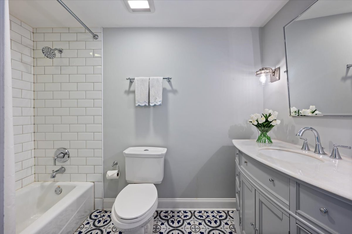1802 W Diversey Parkway Unit: I