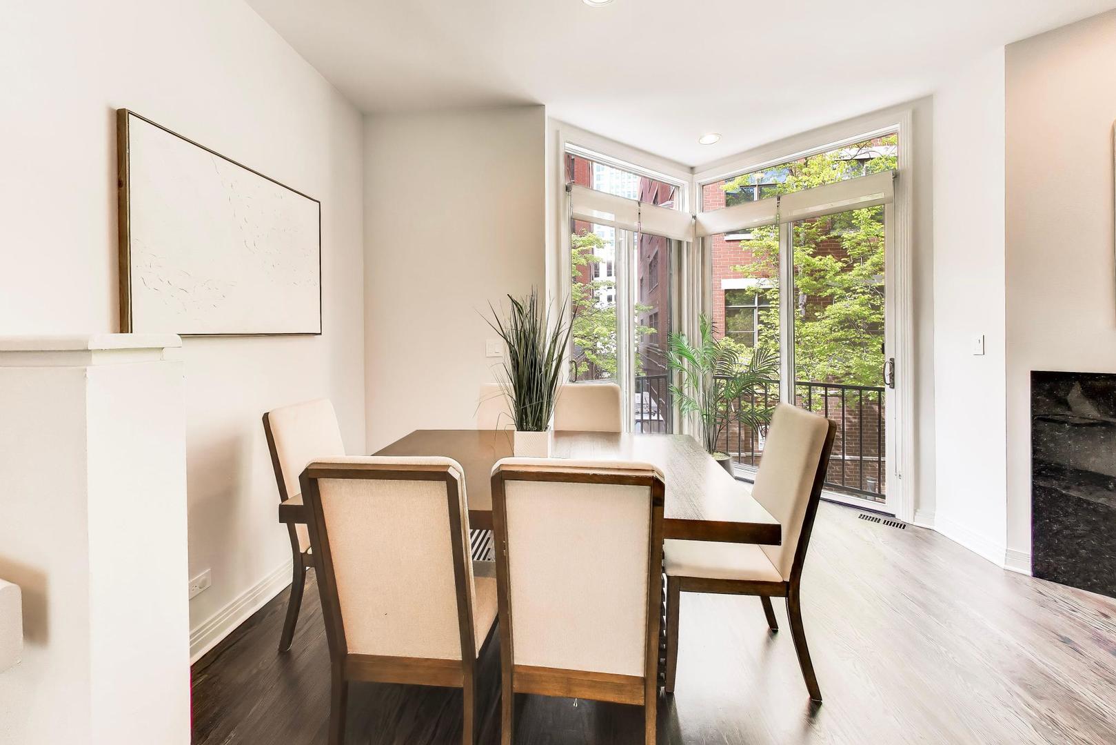 320 N CLINTON Street Unit: D