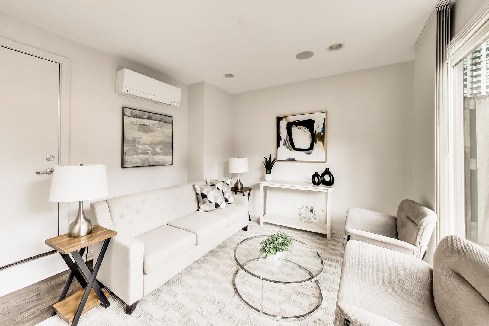 320 N CLINTON Street Unit: D