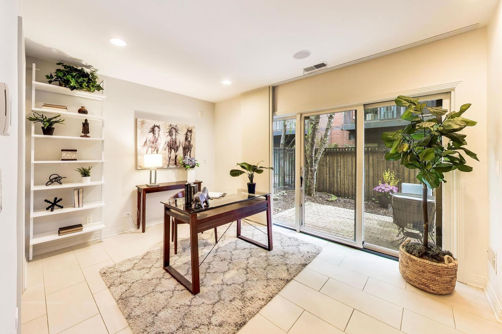 320 N CLINTON Street Unit: D
