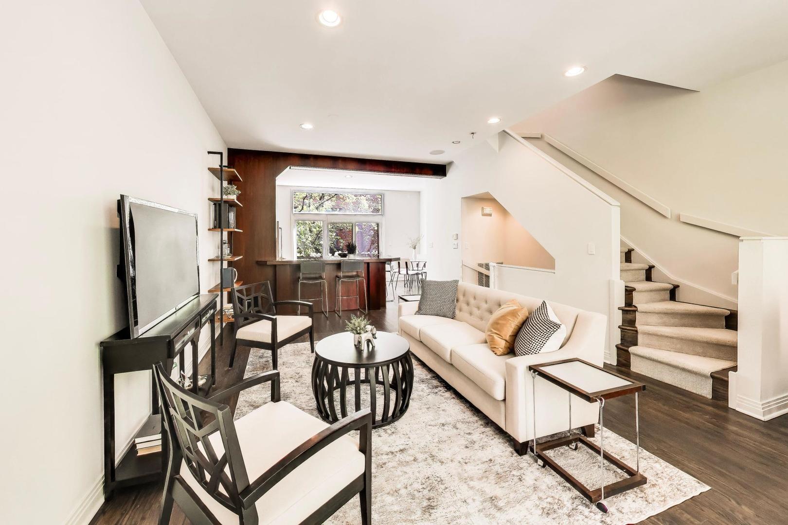 320 N CLINTON Street Unit: D
