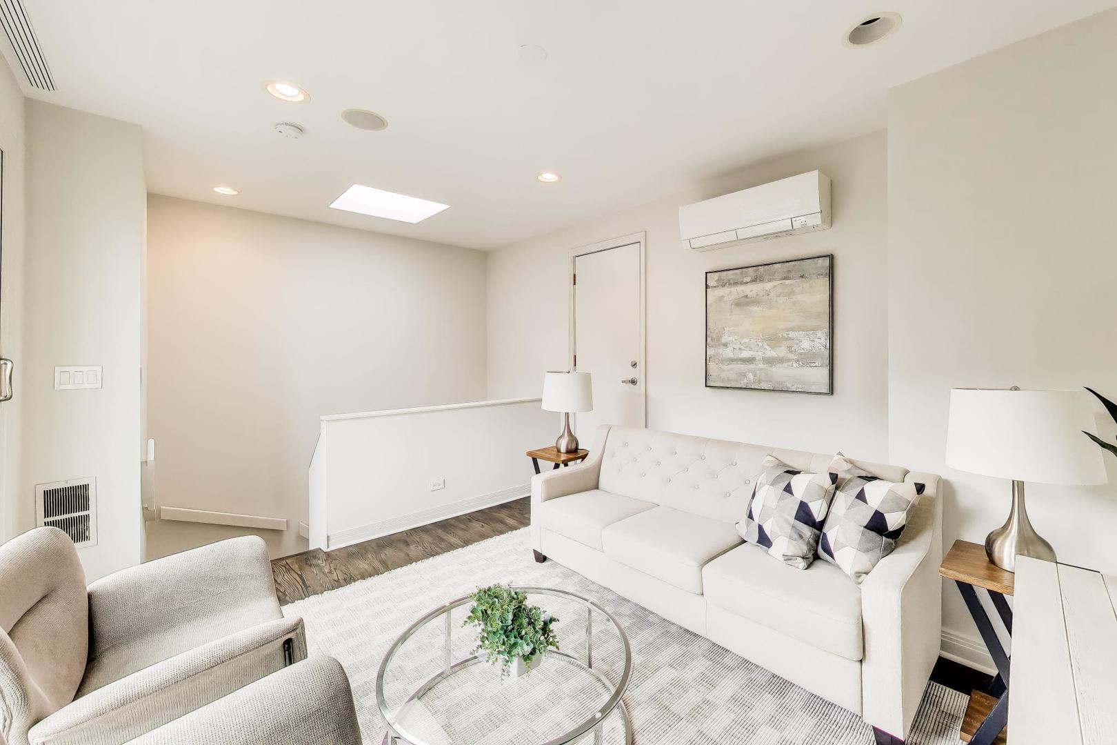 320 N CLINTON Street Unit: D