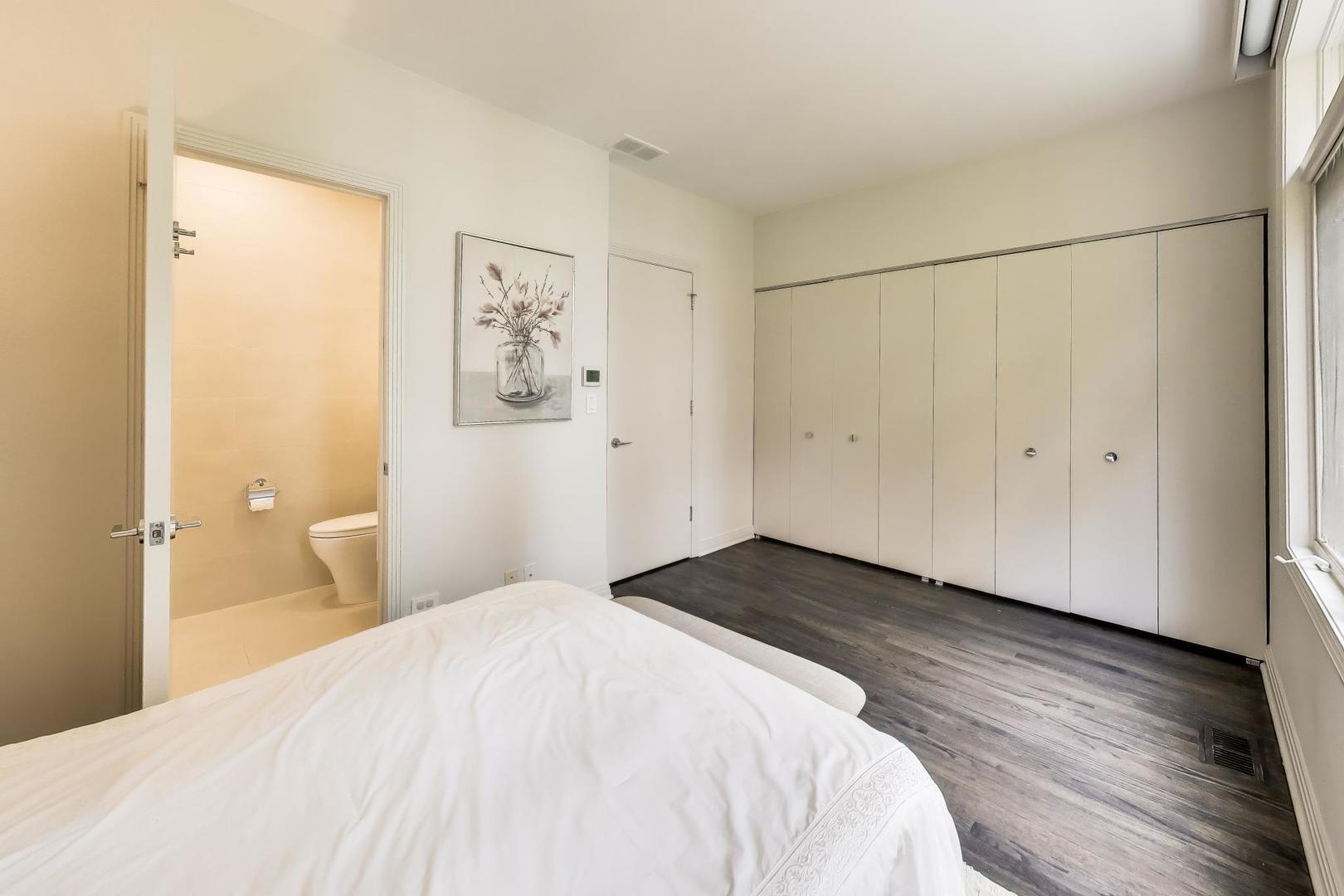 320 N CLINTON Street Unit: D