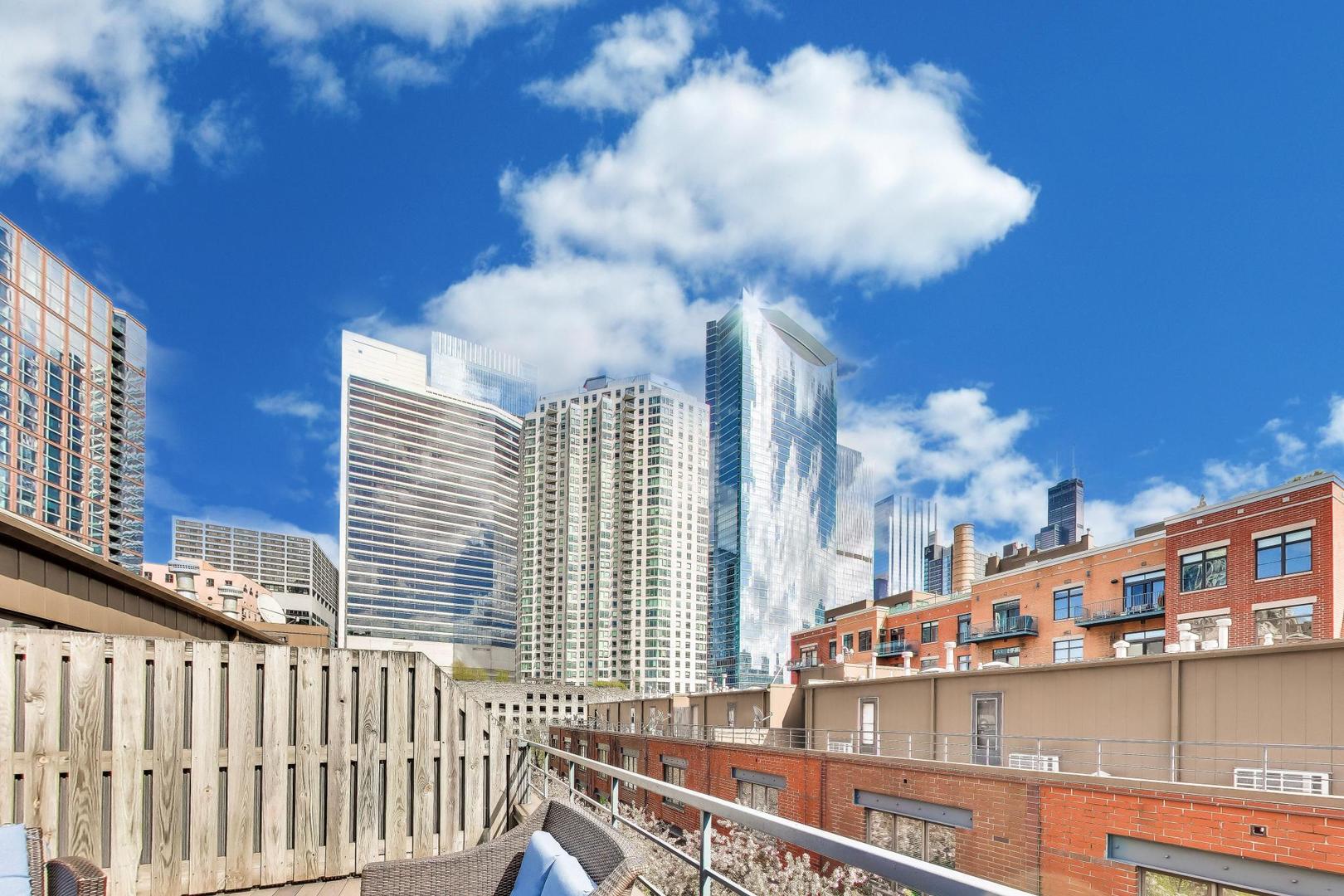 320 N CLINTON Street Unit: D
