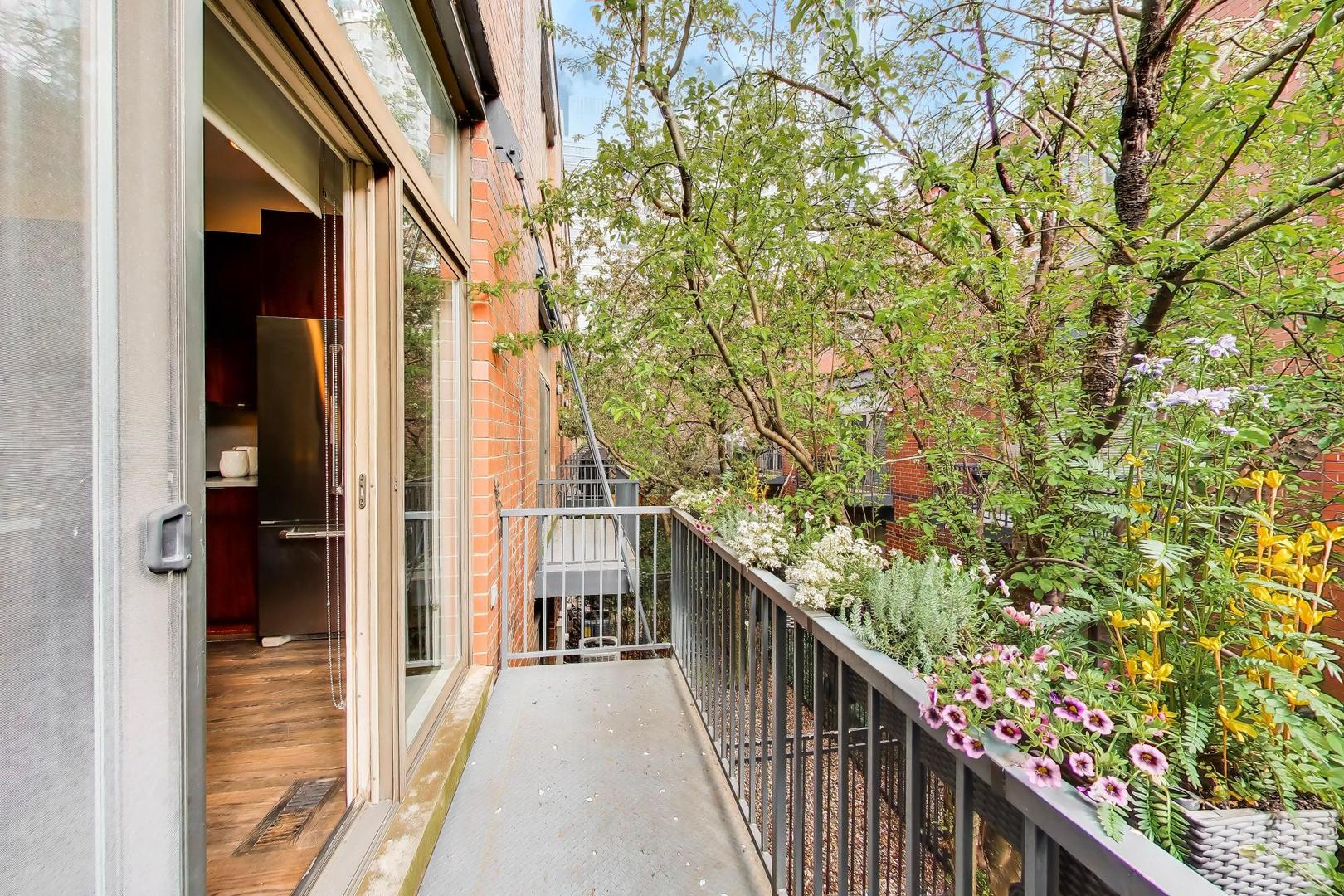 320 N CLINTON Street Unit: D