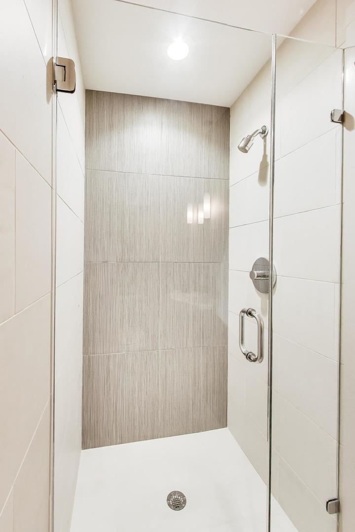 320 N CLINTON Street Unit: D