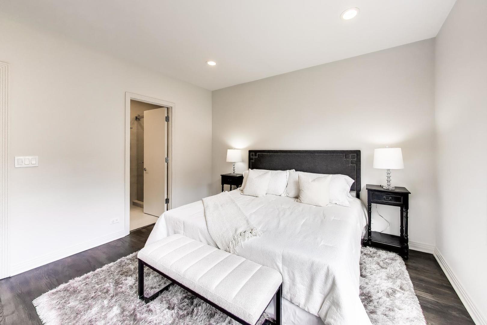 320 N CLINTON Street Unit: D