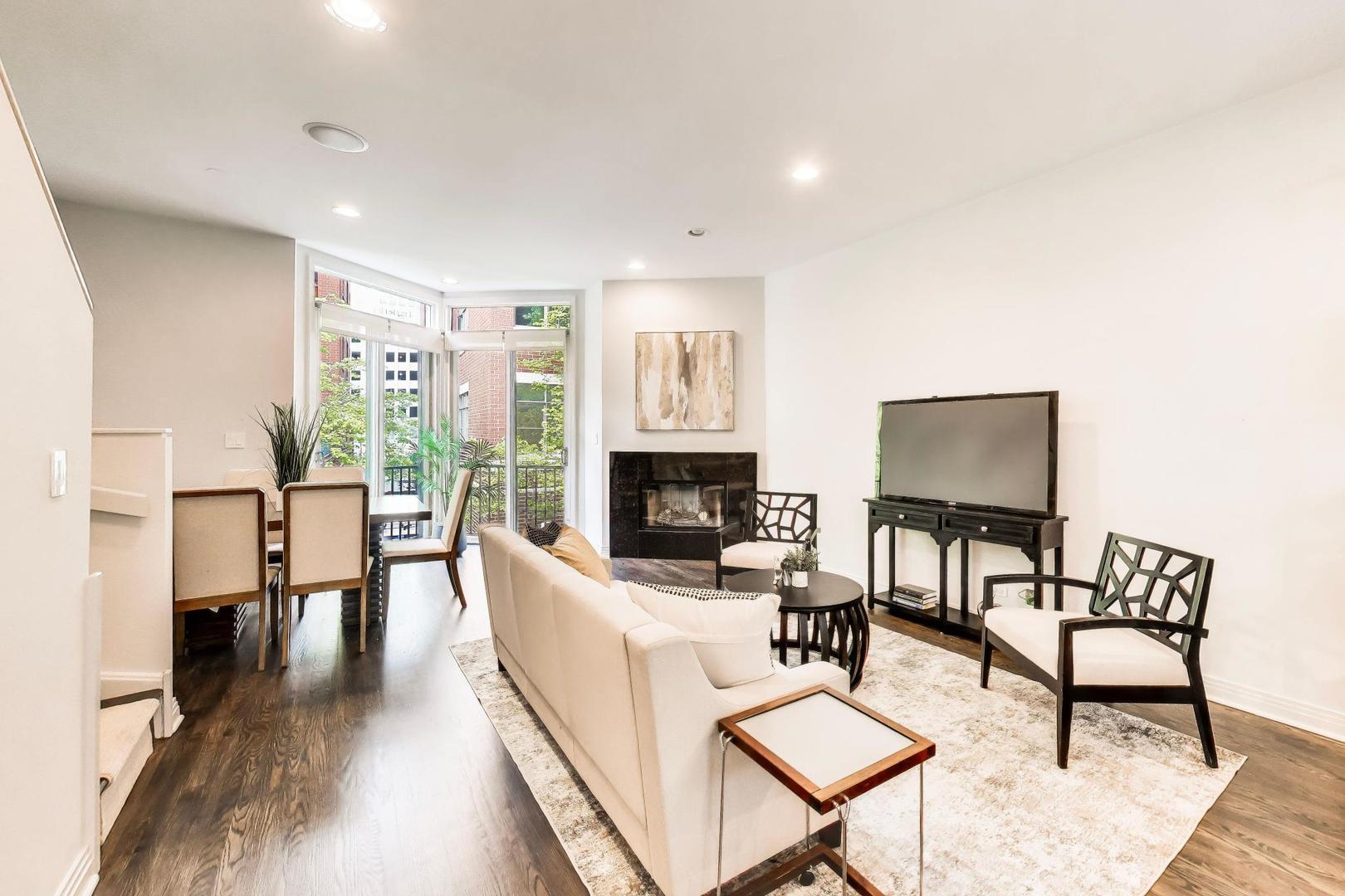 320 N CLINTON Street Unit: D