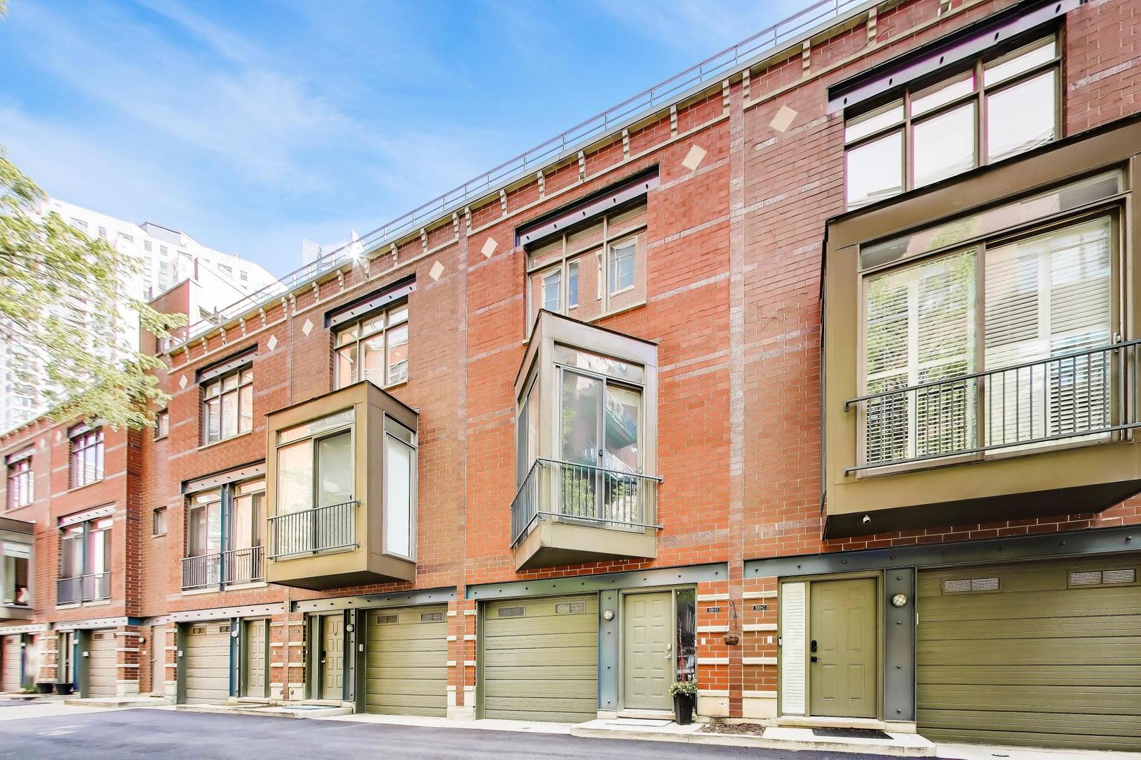 320 N CLINTON Street Unit: D