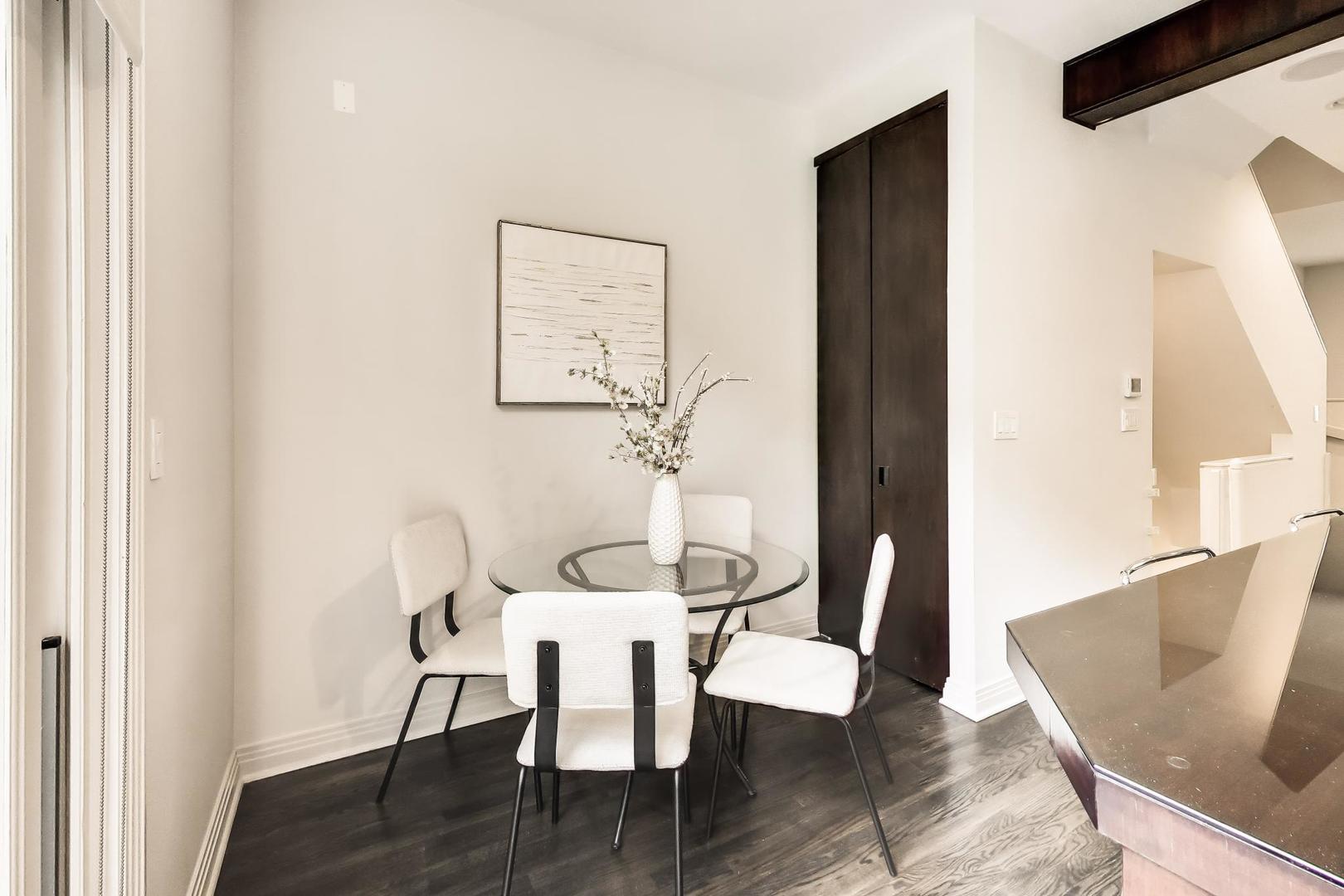 320 N CLINTON Street Unit: D