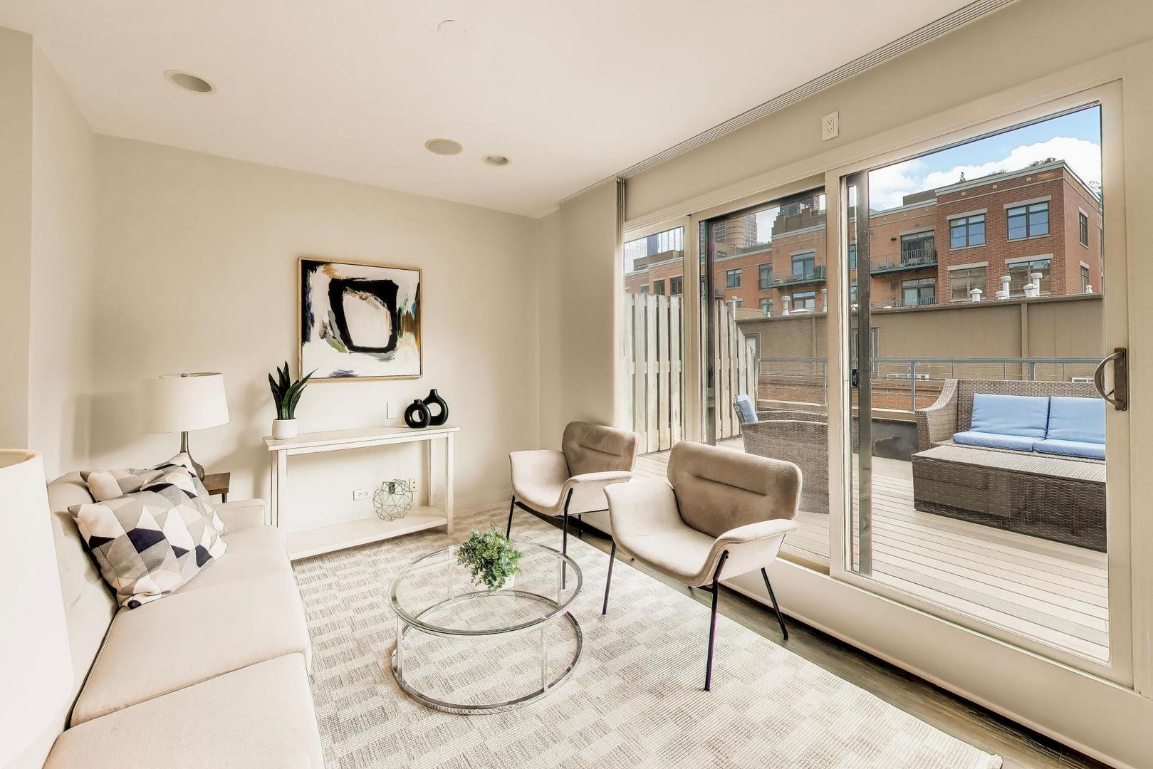 320 N CLINTON Street Unit: D